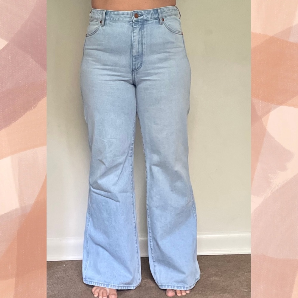 Never worn Wrangler Bonnie Loose Flare Jeans